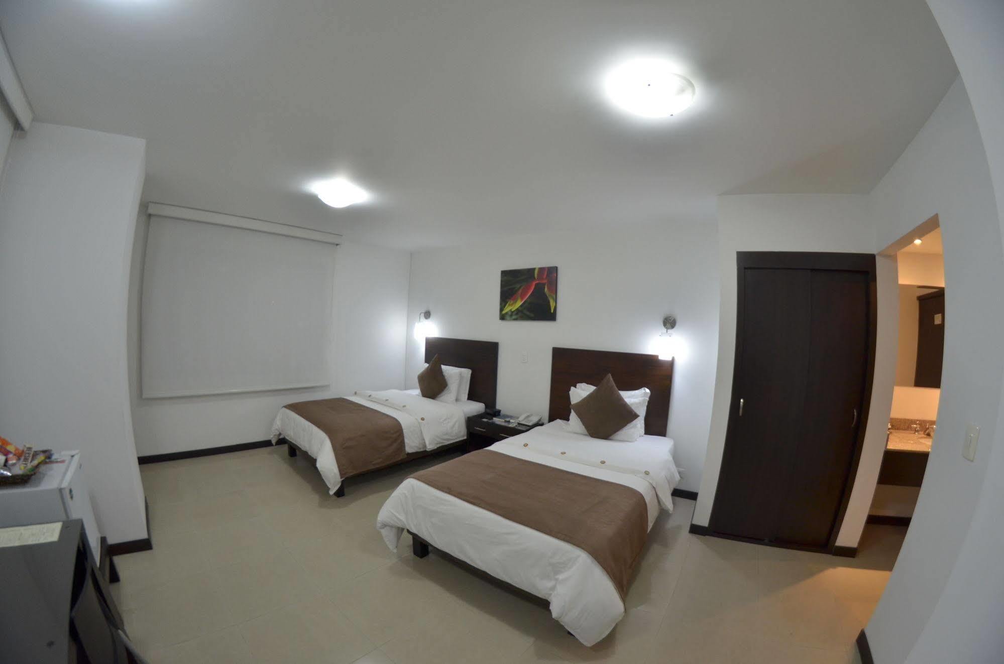 Hotel Pinares Plaza Pereira Exterior photo