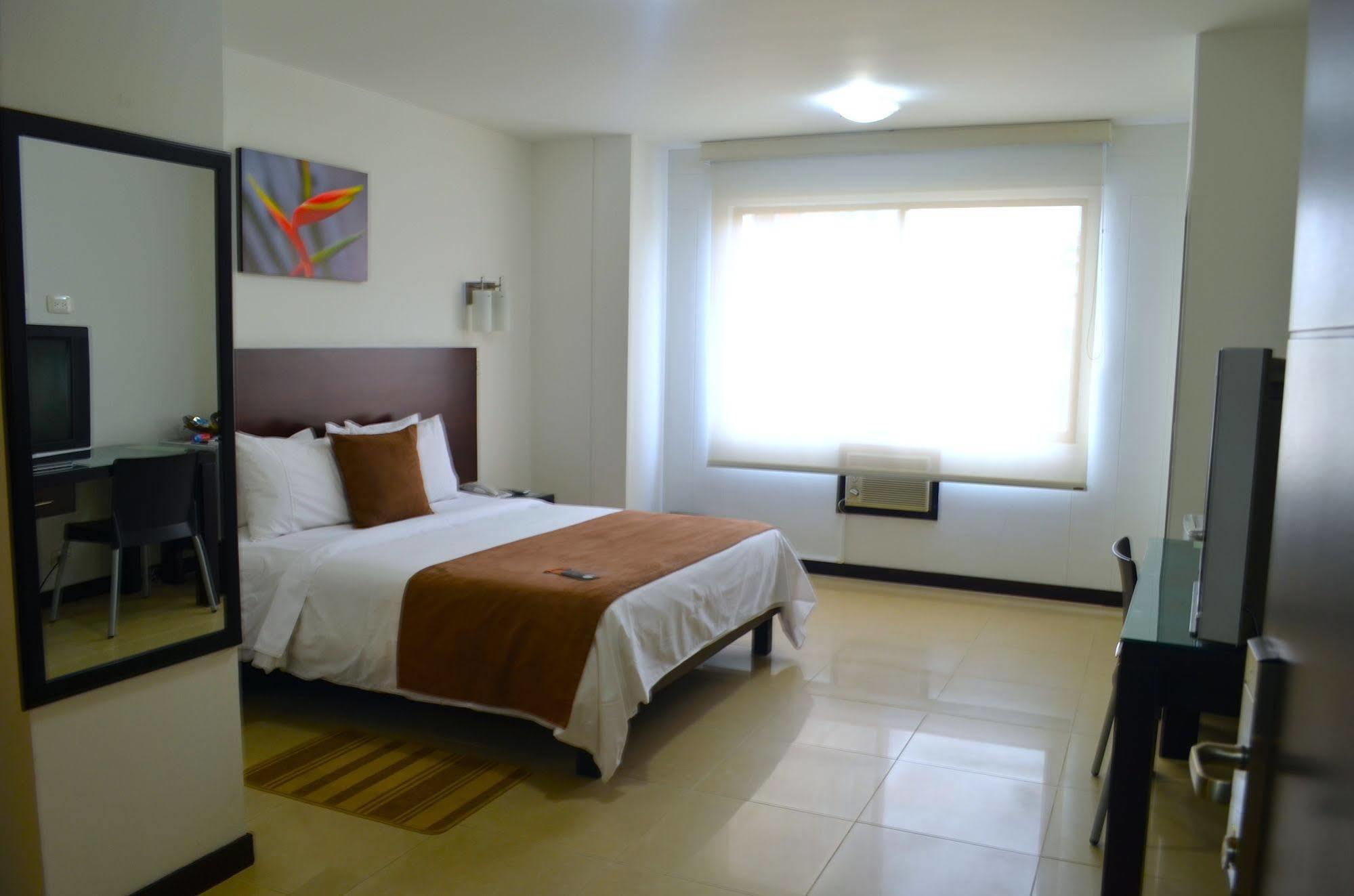Hotel Pinares Plaza Pereira Exterior photo