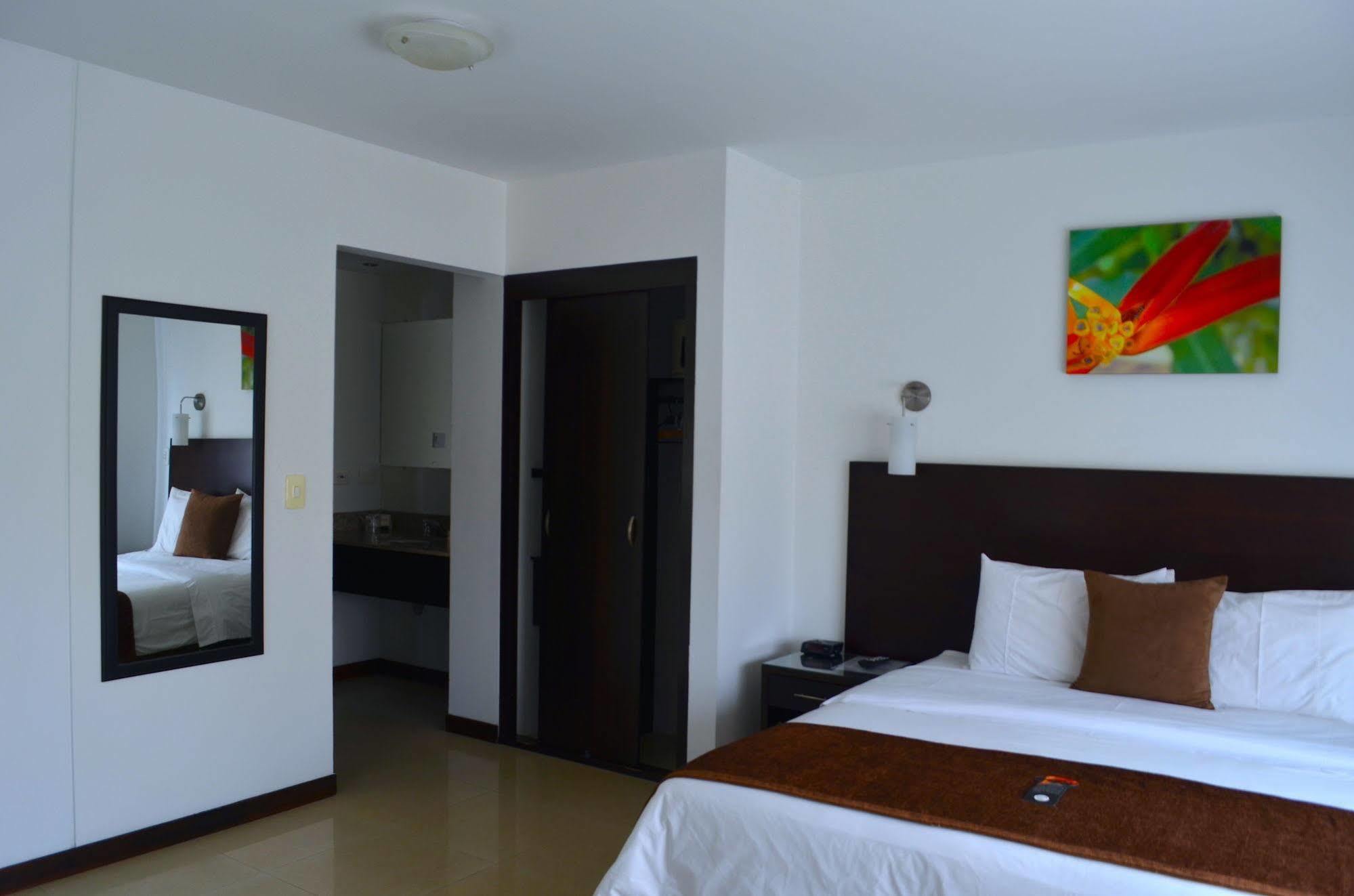 Hotel Pinares Plaza Pereira Exterior photo